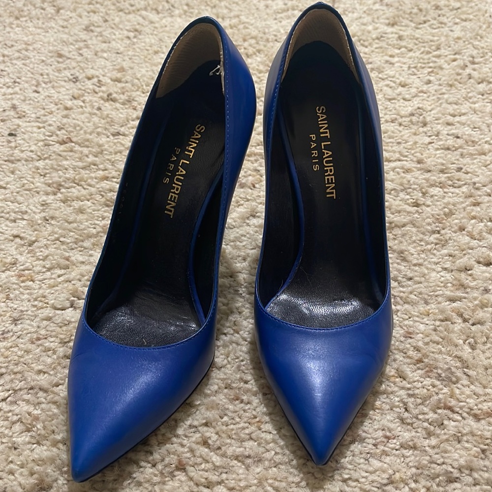 Electric blue Zoe pumps in crepe de chine from SAINT LAURENT